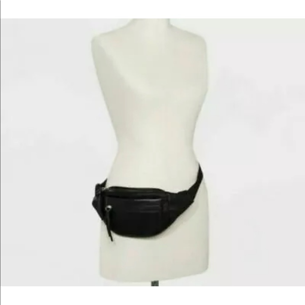 Wild Fable Black Fanny Pack Zip Closure Bag CC-9